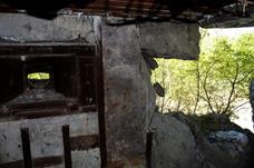 Неподалеку находится еще один ДОТ - артиллерийский полукапонир. Фото Д.Полюховича Неподалеку находится еще один ДОТ - артиллерийский полукапонир. Фото Д.Полюховича