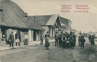 Jews on the Main street in Otyniya, 1906