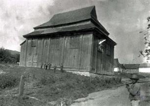 Wooden synagogue, 1900. Both buildings were destroyed during the 2nd World War