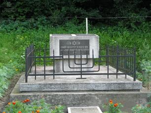 Memorial on the North mass grave in Rohatyn
