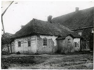 Славута, хасидский клойз. Справа, вероятно, здание синагоги Славута, хасидский клойз. Справа, вероятно, здание синагоги