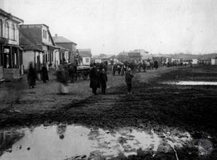Коростышев, базарная площадь и дом раввина слева Коростышев, базарная площадь и дом раввина слева