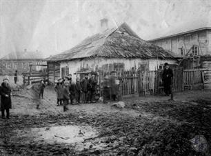 Коростышев, старый дом. Справа, вероятно, видна синагога Коростышев, старый дом. Справа, вероятно, видна синагога