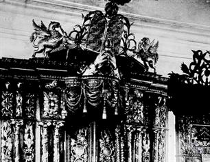 Арон-кодеш в синагоге 1899 года Арон-кодеш в синагоге 1899 года