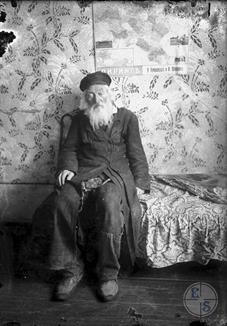 Старик, Летичев. И снова тот же самый дом (но это фото из другого источника - Е.Ш.) Старик, Летичев. И снова тот же самый дом (но это фото из другого источника - Е.Ш.)