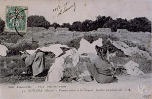 Уджда, Марокко. Еврейские женщины, стирка под открытым небом. Фот. Sidi-Bel-Abbes, изд-во Boumendil Уджда, Марокко. Еврейские женщины, стирка под открытым небом. Фот. Sidi-Bel-Abbes, изд-во Boumendil