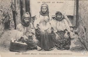Дебду, Марокко. Еврейские женщины в своем доме. Изд-во Boumendil, фот. Sidi-Bel-Abbes Дебду, Марокко. Еврейские женщины в своем доме. Изд-во Boumendil, фот. Sidi-Bel-Abbes