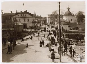 Луцк. Улица с мостом, пересекающая реку Луцк. Улица с мостом, пересекающая реку