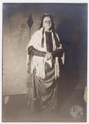 Варшава. Леа Ноэми в роли старухи в спектакле «Der Dybbuk» Варшава. Леа Ноэми в роли старухи в спектакле «Der Dybbuk»