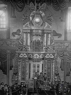Арон Кодеш в Паволочи, Житомирская обл. Фото экспедиции Ан-ского, 1912 Арон Кодеш в Паволочи, Житомирская обл. Фото экспедиции Ан-ского, 1912