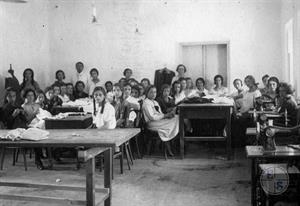 Профессиональная школа ОРТа. Оргеев, Бессарабия, Румыния. 1930-е гг. Профессиональная школа ОРТа. Оргеев, Бессарабия, Румыния. 1930-е гг.