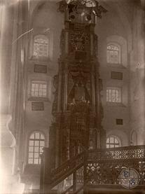 Зиньков, Арон Кодеш в синагоге. Фото П.Жолтовского, 1930 Зиньков, Арон Кодеш в синагоге. Фото П.Жолтовского, 1930