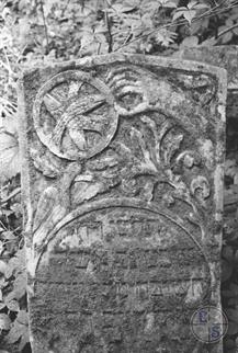 Ботошани, Румуния. Женский памятник 1833 года. Фото Д.Виленского Ботошани, Румуния. Женский памятник 1833 года. Фото Д.Виленского