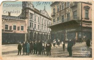 Напротив кофейни - отель "Belle Vue". И постояльцы, видимо Напротив кофейни - отель "Belle Vue". И постояльцы, видимо