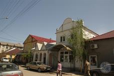 Улица с синагогой Улица с синагогой