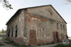 Внешне - сарай сараем Внешне - сарай сараем