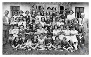 The Hebrew School “Safa Iwria” in Stanesti, 1933 The Hebrew School “Safa Iwria” in Stanesti, 1933