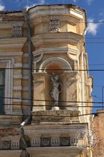 В угловой нише стояла такая немного покалеченная тетка В угловой нише стояла такая немного покалеченная тетка