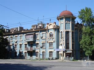 Дом, построенный заводом для своего персонала Дом, построенный заводом для своего персонала