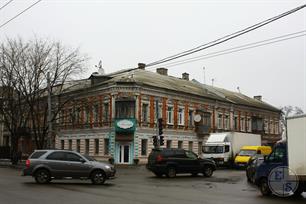 Дом немного пострадал, но вполне узнаваем Дом немного пострадал, но вполне узнаваем