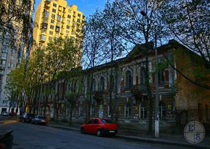 Старый корпус со стороны Успенской площади Старый корпус со стороны Успенской площади