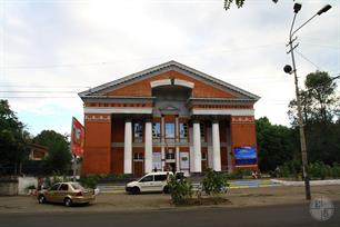 Бывший кинотеатр "Красногвардеец" Бывший кинотеатр "Красногвардеец"