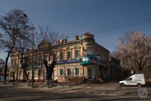 Дом на противоположном углу Дом на противоположном углу