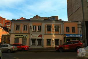 Справа видны небольшие колонны - здесь был отдельный вход для женщин Справа видны небольшие колонны - здесь был отдельный вход для женщин