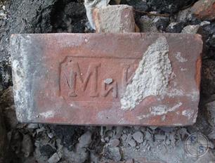 Кирпич с клеймом завода Моцкина и Когана Кирпич с клеймом завода Моцкина и Когана