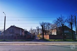 Въезд на такие улицы фланкирует симметричные дома Въезд на такие улицы фланкирует симметричные дома