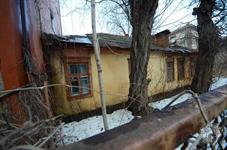 Притаился во дворах Притаился во дворах