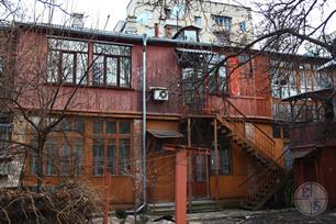 Здесь стоит заглянуть во дворы Здесь стоит заглянуть во дворы