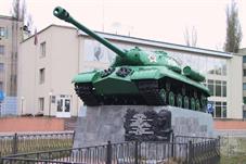 ИС-2 и памятник Жозефу Котину ИС-2 и памятник Жозефу Котину