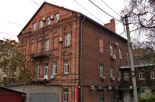 Сохранившийся дворовой корпус Сохранившийся дворовой корпус
