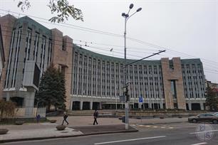 За легендою, на фасаді мерії Нірінберг зашифрував свої ініціали За легендою, на фасаді мерії Нірінберг зашифрував свої ініціали