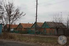 Практически все дома в Токмаке покрыты красными черепичными крышами, что придает городу некоторую необычность (почти как в старой Праге!) Практически все дома в Токмаке покрыты красными черепичными крышами, что придает городу некоторую необычность (почти как в старой Праге!)
