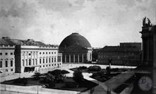 Bebelplatz, он же - Опера плац, 1880. Опера слева, в центре - собор св. Ядвиги, справа - старая библиотека Bebelplatz, он же - Опера плац, 1880. Опера слева, в центре - собор св. Ядвиги, справа - старая библиотека