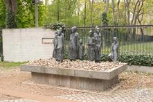 Памятник возле кладбища Памятник возле кладбища