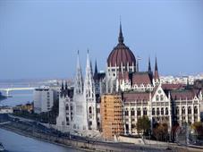 Комплекс парламента в неоготическом стиле был построен в кон. 19 - нач. 20 вв. Комплекс парламента в неоготическом стиле был построен в кон. 19 - нач. 20 вв.