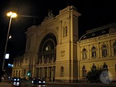Вокзал Келети. На момент открытия в 1881 считался одним из самых современных вокзалов Европы Вокзал Келети. На момент открытия в 1881 считался одним из самых современных вокзалов Европы