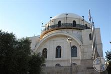 Синагога "Хурва", одна из старейших в Израиле, была взорвана иорданскими солдатами; осталась только арка главного входа Синагога "Хурва", одна из старейших в Израиле, была взорвана иорданскими солдатами; осталась только арка главного входа