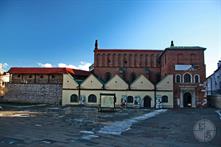 Построена в начале XV века, в 1570 г. была перестроена архитектором Матеушем Гуцци из Флоренции Построена в начале XV века, в 1570 г. была перестроена архитектором Матеушем Гуцци из Флоренции