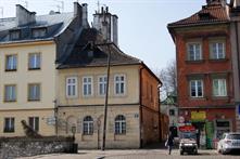 Синагога Гмилус Хасидим Дебайс Ханесес (первый этаж, второй достроен позже) Синагога Гмилус Хасидим Дебайс Ханесес (первый этаж, второй достроен позже)