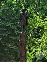 Памятник Шолом-Алейхему неподалеку от синагоги Памятник Шолом-Алейхему неподалеку от синагоги
