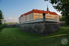 Построен Любомирскими в 1902-1906 годах, на месте ранее существовавшего замка Построен Любомирскими в 1902-1906 годах, на месте ранее существовавшего замка