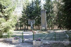 Мемориал на месте расстрела шепетовских евреев Мемориал на месте расстрела шепетовских евреев