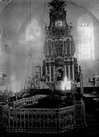 Арон Кодеш в синагоге. Фото экспедиции Ан-ского, 1912 Арон Кодеш в синагоге. Фото экспедиции Ан-ского, 1912