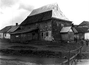 The synagogue is traditionally surrounded by numerous extensions