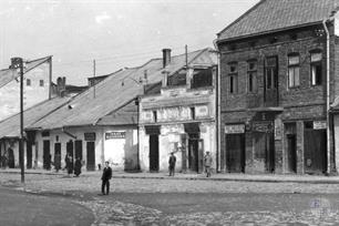 Dobromyl, Jewish shops on Main Street, beg. of the 20 century. Advertising of Isaak Warscher is visible Dobromyl, Jewish shops on Main Street, beg. of the 20 century. Advertising of Isaak Warscher is visible