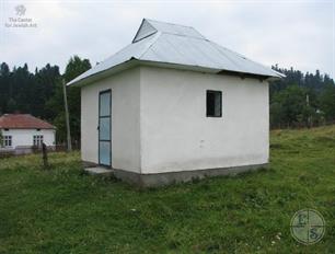 Ohel of Rabbi Moshe ben Dan Shoham in the Jewish Cemetery, 2019